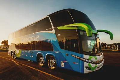 Autobús urbano en calle